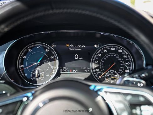 Used 2018 Bentley Bentayga image 27