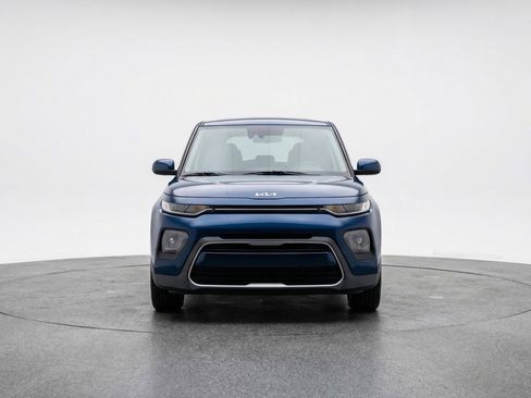 Used 2025 Kia Soul LX w/ LX Technology Package FWD image 2