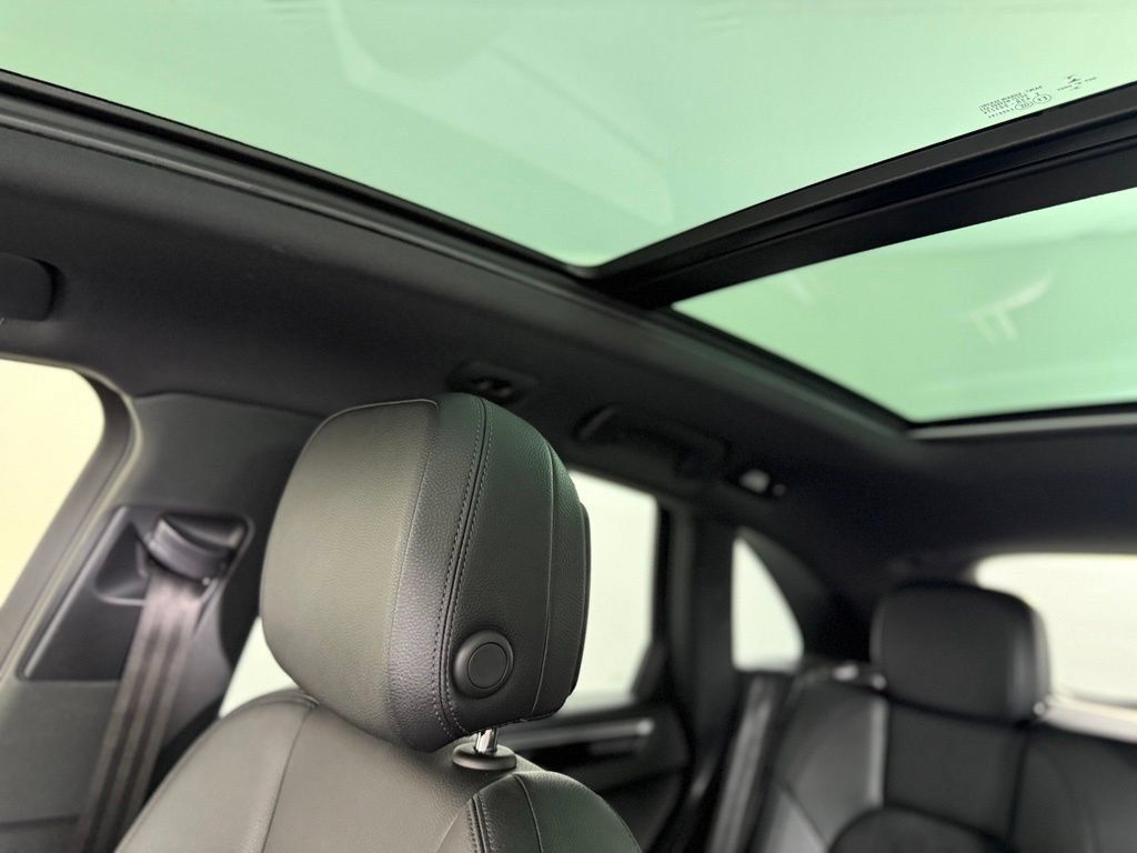 Certified 2021 Porsche Macan AWD/4WD image 30