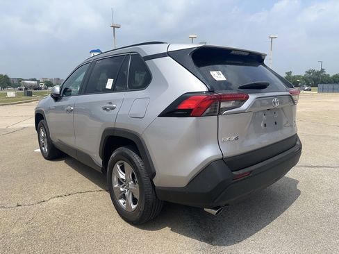 Used 2025 Toyota RAV4 XLE AWD/4WD image 2