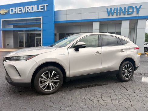 Used 2021 Toyota Venza LE AWD/4WD image 17