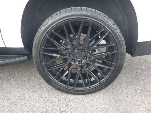 Used 2022 Chevrolet Suburban RST w/ Luxury Package image 78