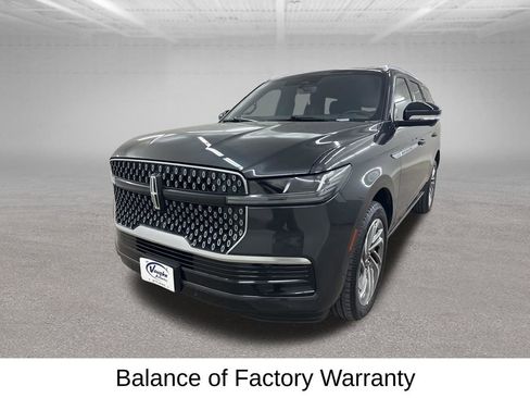 Used 2025 Lincoln Navigator Reserve AWD/4WD image 7