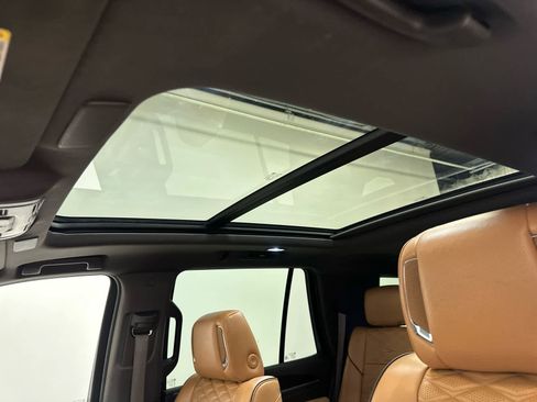 Used 2021 Cadillac Escalade Premium Luxury AWD/4WD image 5