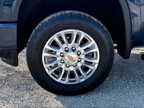 Used 2022 Chevrolet Silverado 2500 High Country w/ Technology Package image 8