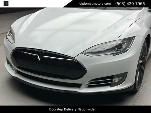 Used 2013 Tesla Model S Performance image 14