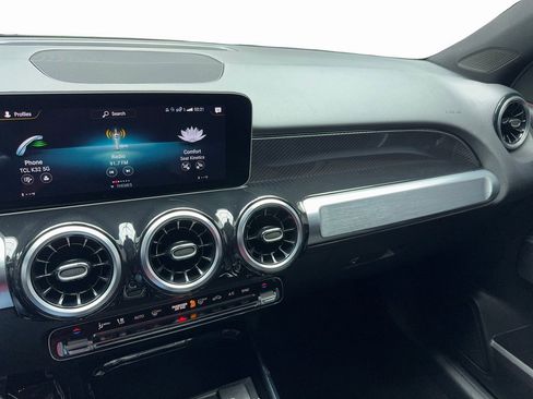 Used 2020 Mercedes-Benz GLB 250 w/ AMG Line image 20