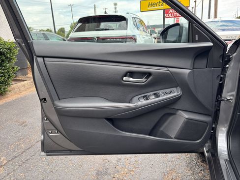 Used 2025 Nissan Sentra SV FWD image 15