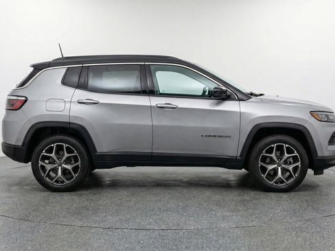 Used 2025 Jeep Compass Limited image 11
