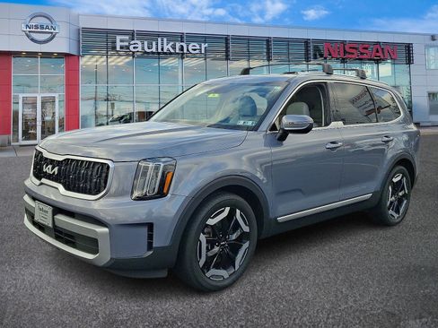 Used 2023 Kia Telluride EX image 3
