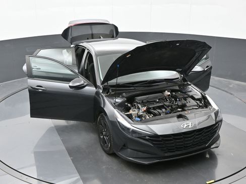 Used 2023 Hyundai Elantra SEL image 46