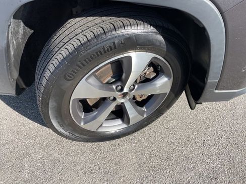 Used 2022 Jeep Cherokee Limited image 19