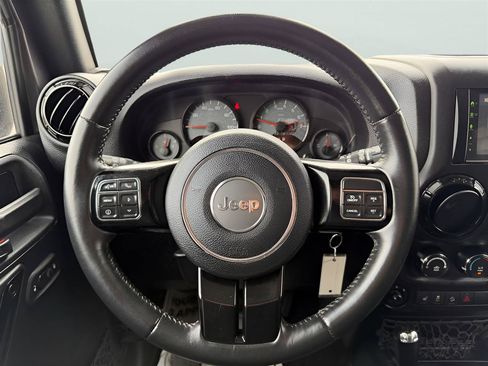 Used 2016 Jeep Wrangler Unlimited Sahara AWD/4WD image 22