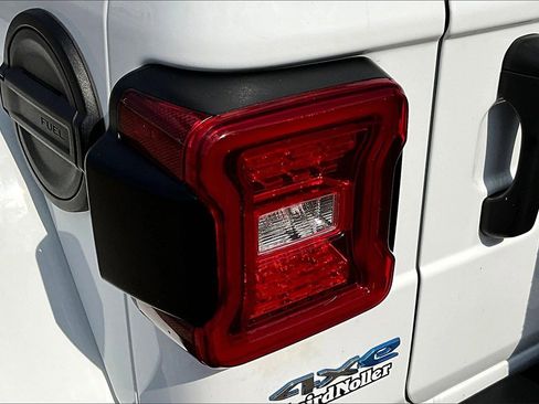 Used 2022 Jeep Wrangler Unlimited Sahara w/ Cold Weather Group image 30