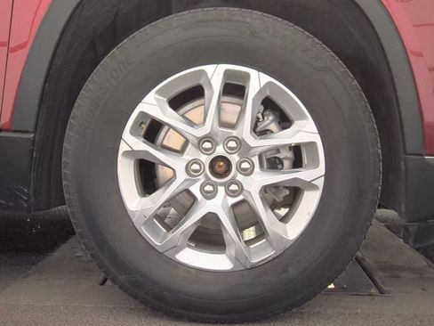 Used 2021 Chevrolet Traverse LT image 8