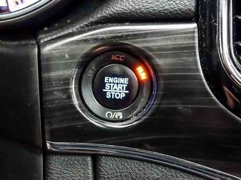 Used 2020 Jeep Grand Cherokee Limited AWD/4WD image 17