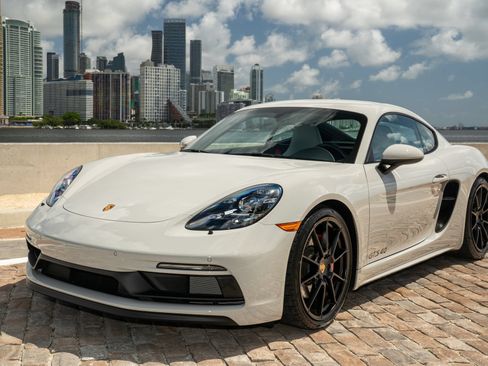 Used 2025 Porsche 718 Cayman GTS RWD image 5