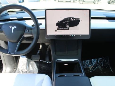 Used 2024 Tesla Model Y Long Range AWD/4WD image 11