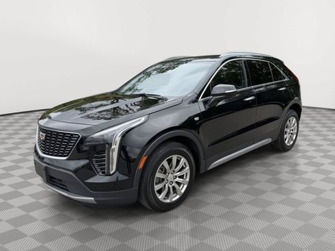 Used 2023 Cadillac XT4 Premium Luxury w/ Cold Weather Package AWD/4WD image 3