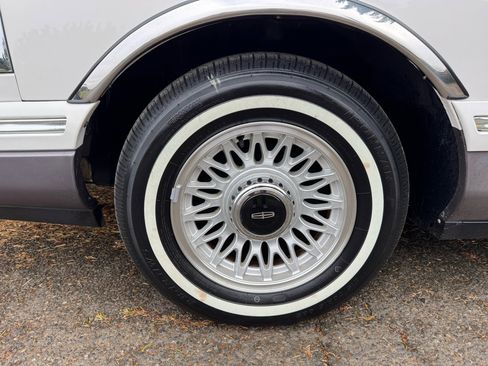 Used 1996 Lincoln Town Car Signature image 26