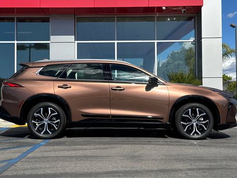 Certified 2025 Toyota Crown Signia image 4