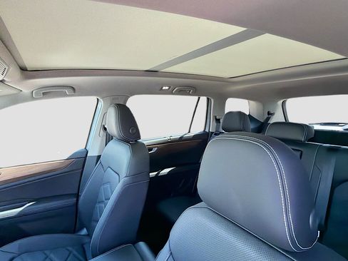 New 2026 Volkswagen Atlas SE FWD image 28