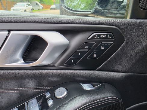 Used 2022 BMW X7 xDrive40i w/ Premium Package image 31