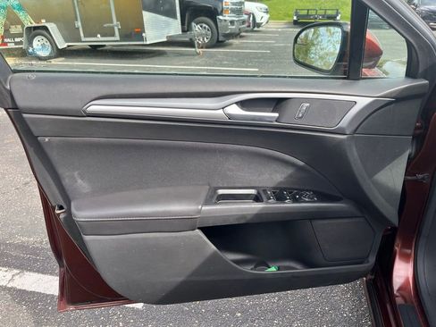 Used 2015 Ford Fusion SE FWD image 9