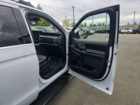 Used 2025 Ford Expedition Platinum AWD/4WD image 30