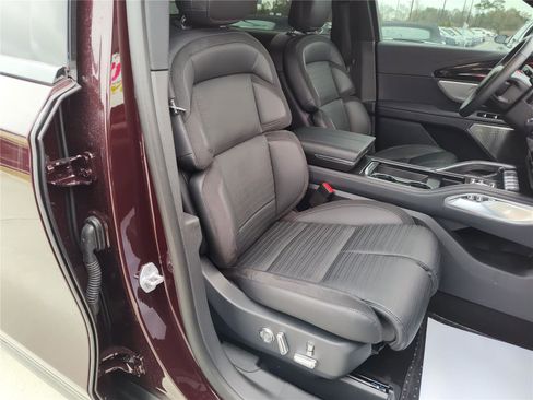 Used 2025 Lincoln Nautilus Reserve image 23