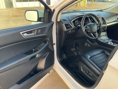 Used 2019 Ford Edge SEL w/ Equipment Group 201A image 2