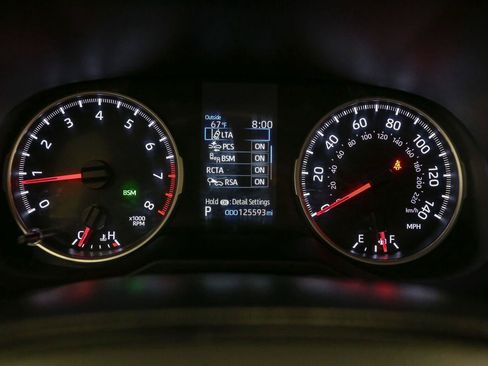 Used 2021 Toyota RAV4 XLE AWD/4WD image 32