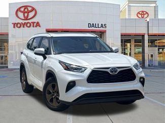 Used 2023 Toyota Highlander Bronze Edition FWD video 1