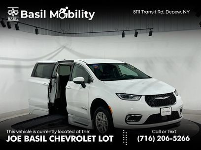 Used 2023 Chrysler Pacifica Touring-L