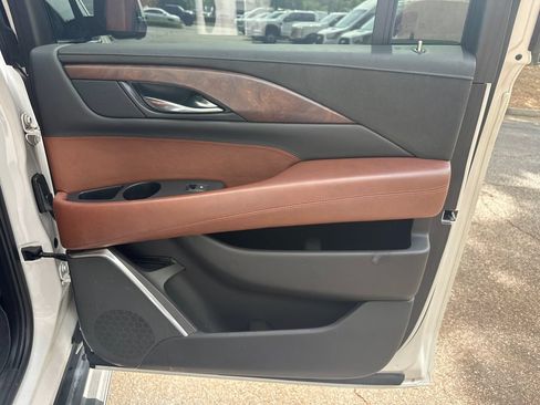 Used 2020 Cadillac Escalade ESV Luxury AWD/4WD image 19