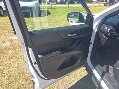 Used 2025 Chevrolet Equinox LT image 11