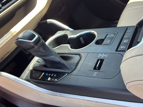 Used 2020 Toyota Highlander XLE FWD image 30