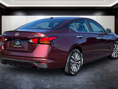Used 2023 Nissan Altima 2.5 SV w/ SV Premium Package FWD image 6