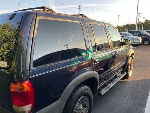 Used 2000 Ford Explorer XLS AWD/4WD image 4