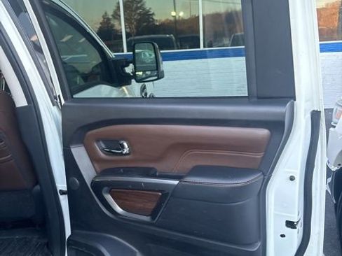 Used 2017 Nissan Titan Platinum Reserve image 21