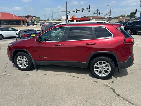 Used 2014 Jeep Cherokee Latitude w/ Cold Weather Group AWD/4WD image 6