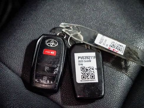 Certified 2023 Toyota Corolla Cross XLE image 30