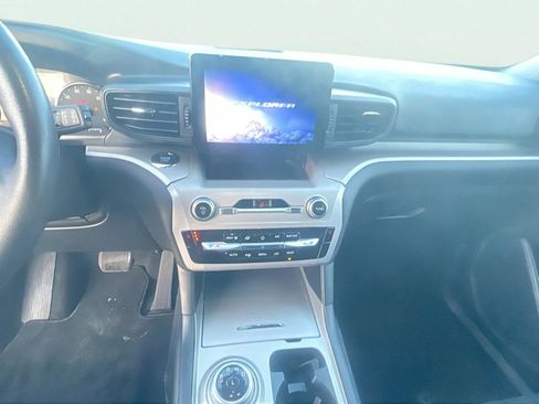 Used 2023 Ford Explorer XLT w/ Class IV Trailer Tow Package image 12