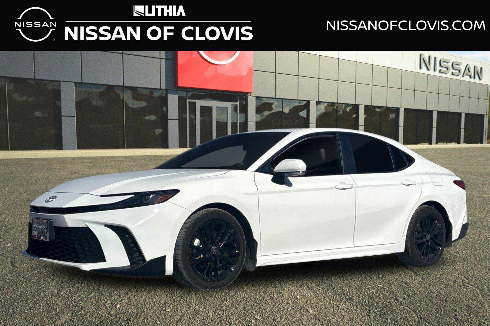 Used 2025 Toyota Camry SE FWD image 1