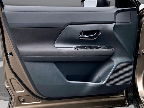 Used 2025 Nissan Kicks S image 18