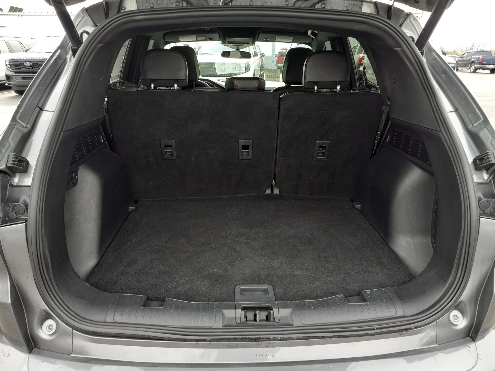 Used 2024 Ford Escape ST-Line w/ Cold Weather Package FWD image 11