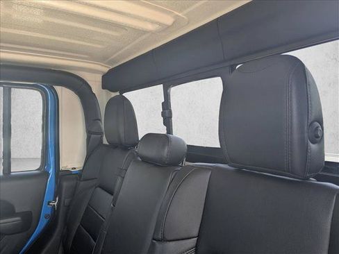 Used 2023 Jeep Gladiator Sport AWD/4WD image 15
