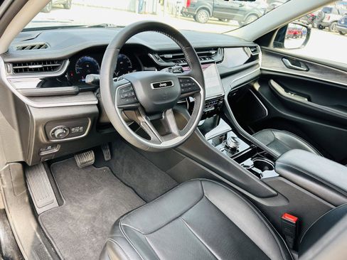 Used 2023 Jeep Grand Cherokee L Limited w/ Luxury Tech Group II image 18