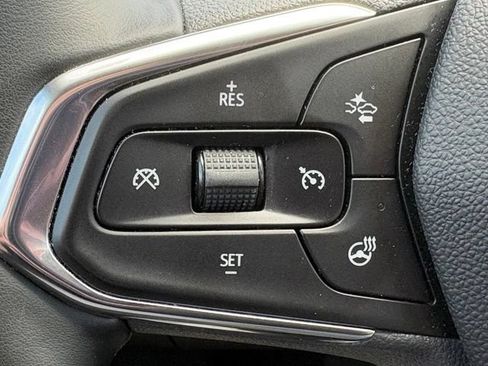 Used 2025 Chevrolet Trax LT w/ LT Convenience Package FWD image 20