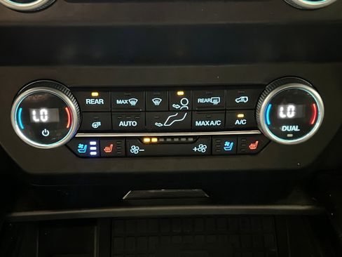 Used 2021 Ford Expedition XLT AWD/4WD image 11